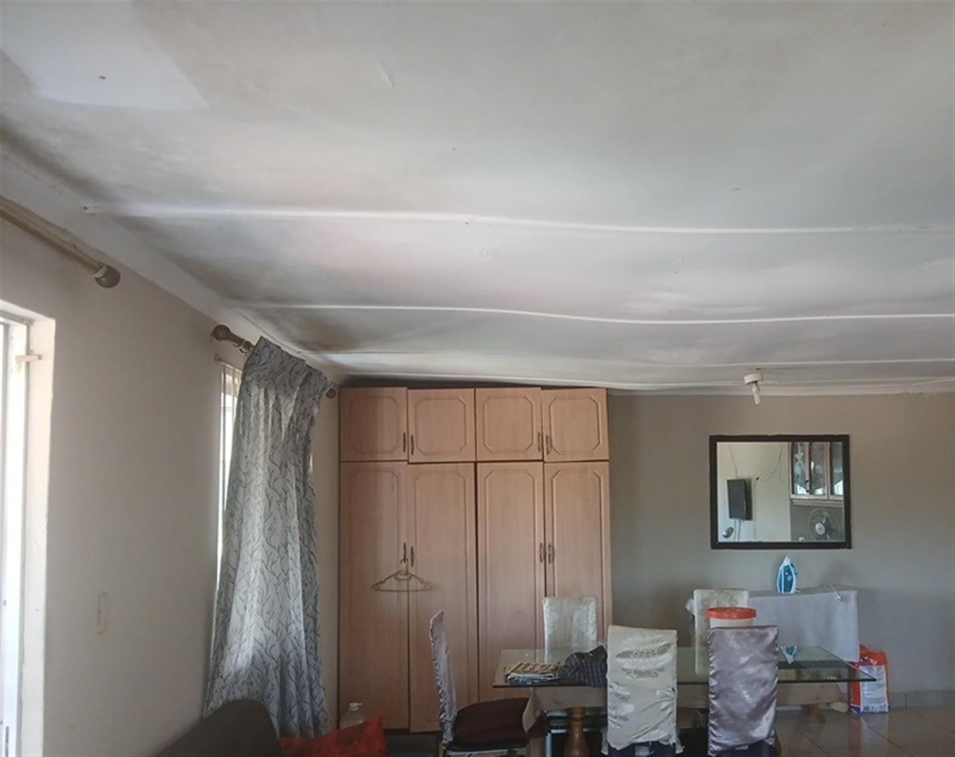 Dining Room of property in Earlsfield