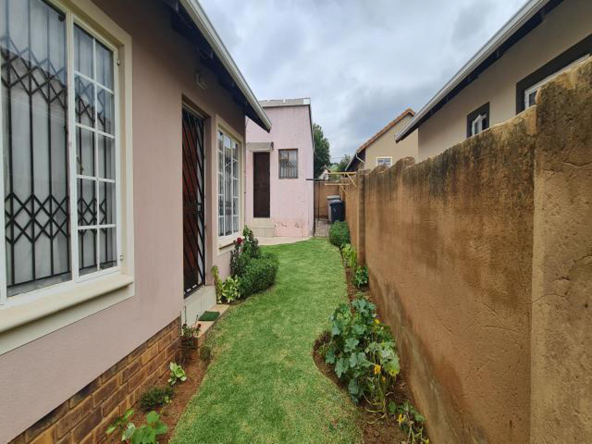 Front View of property in Cosmo City