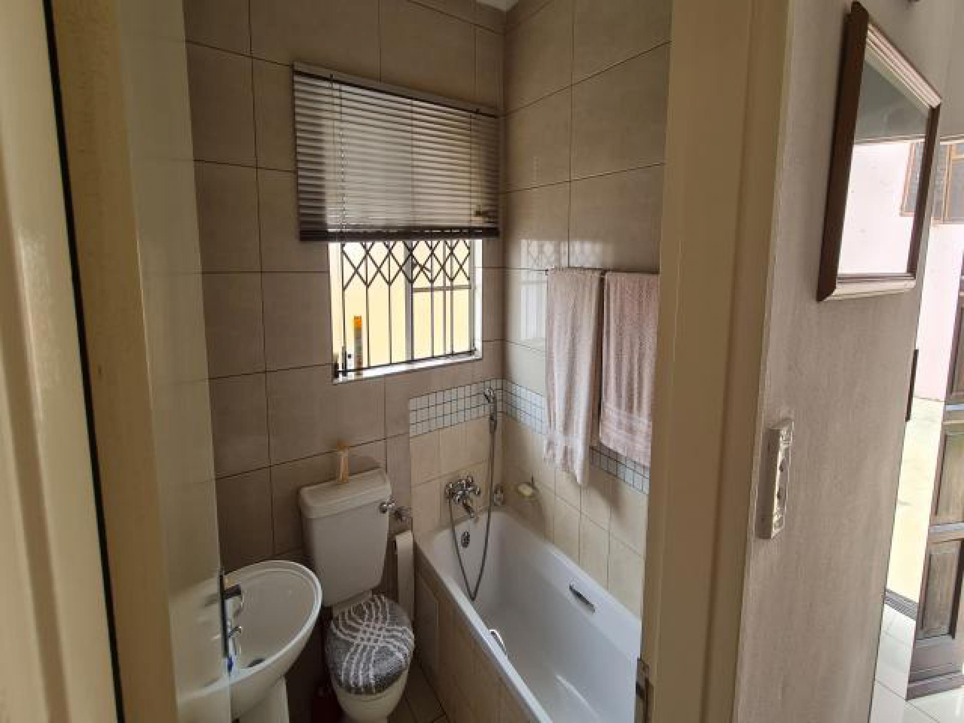 Bathroom 1 of property in Cosmo City