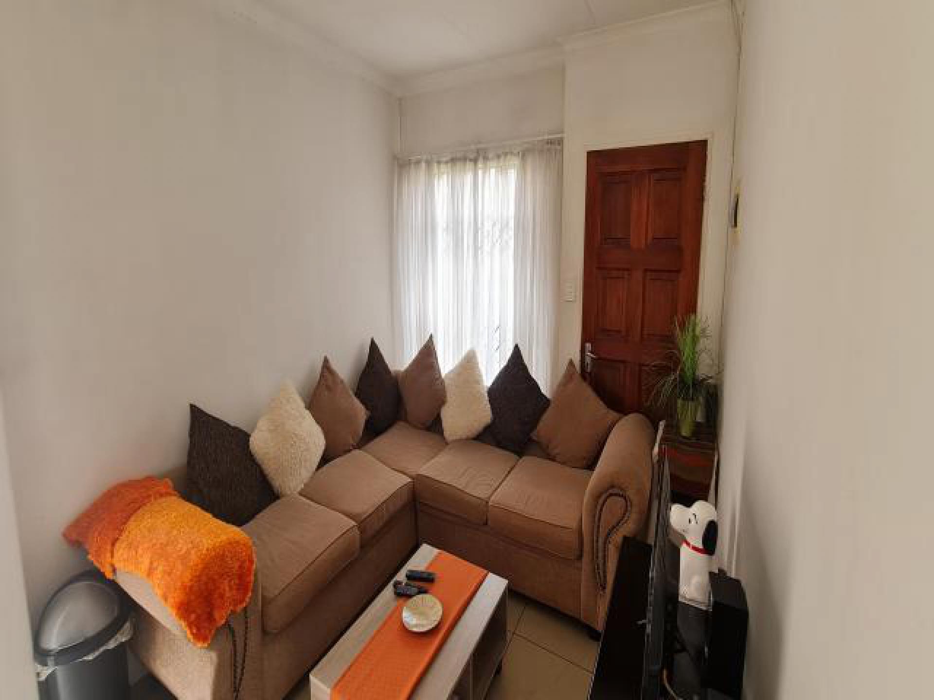 Lounges of property in Cosmo City