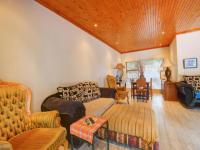 Lounges of property in George Central