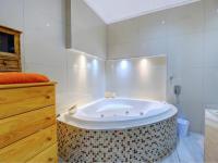 Main Bathroom of property in George Central