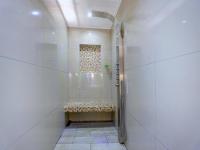 Main Bathroom of property in George Central