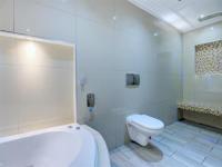 Main Bathroom of property in George Central