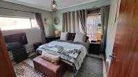 Main Bedroom of property in Montagu
