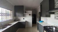 Kitchen - 15 square meters of property in Arcon Park