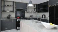 Kitchen - 29 square meters of property in Amorosa