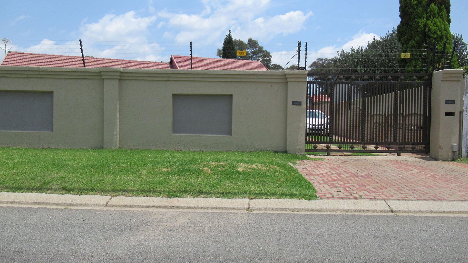 Front View of property in Kibler Park