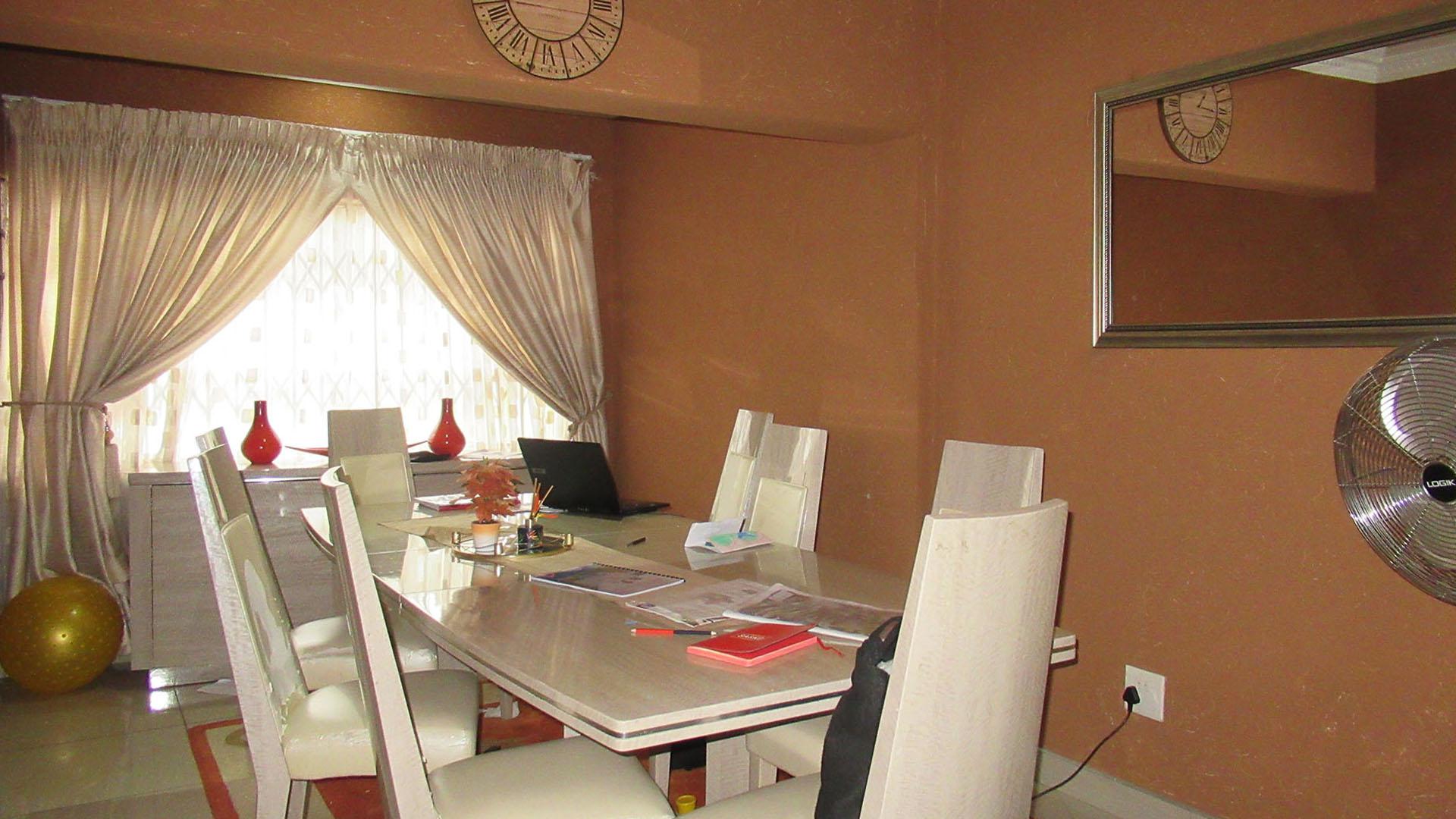 Dining Room - 15 square meters of property in Kibler Park