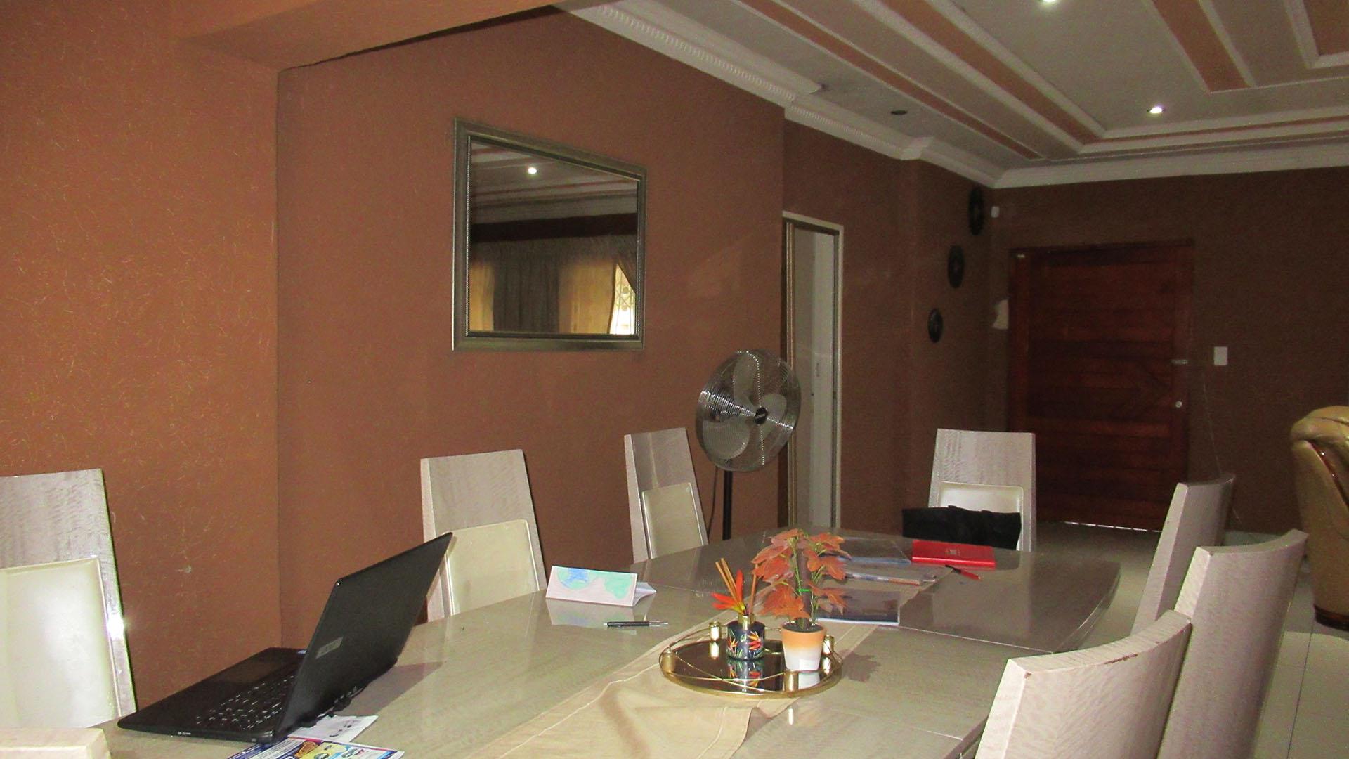 Dining Room - 15 square meters of property in Kibler Park