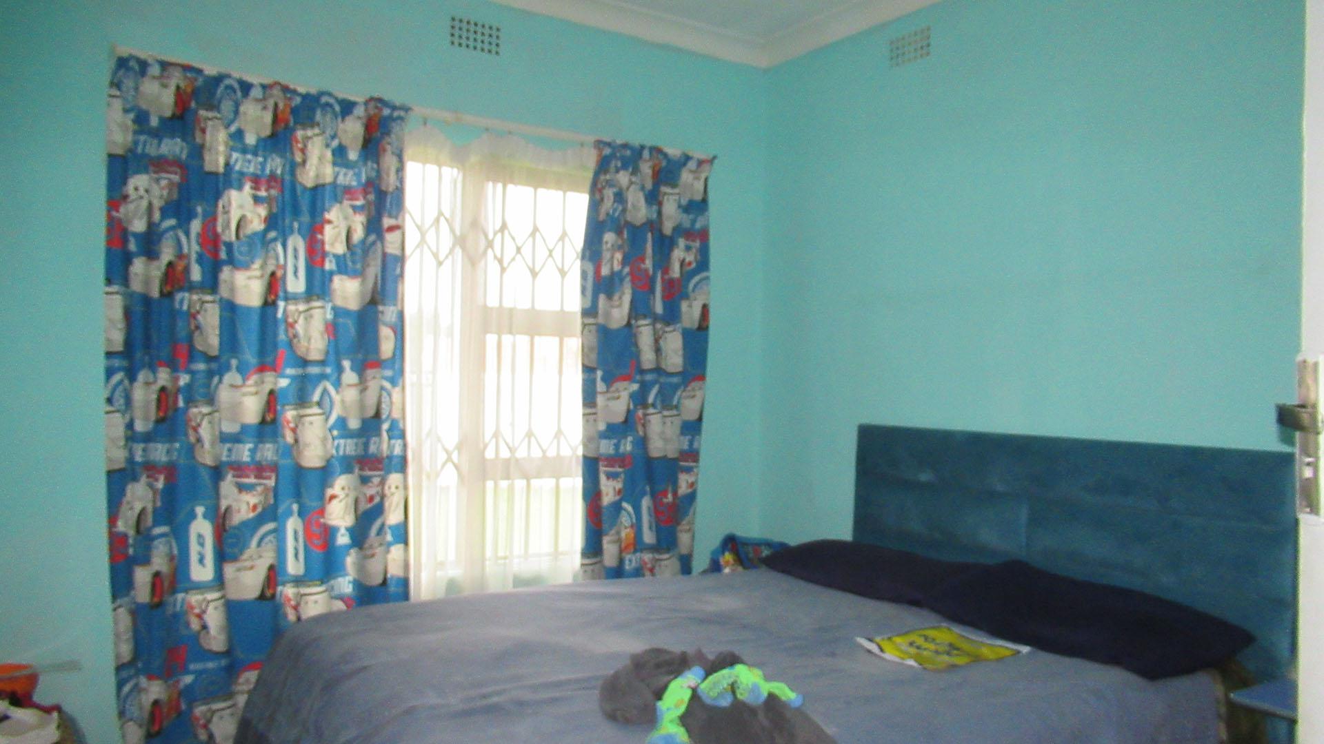 Bed Room 1 - 9 square meters of property in Kibler Park