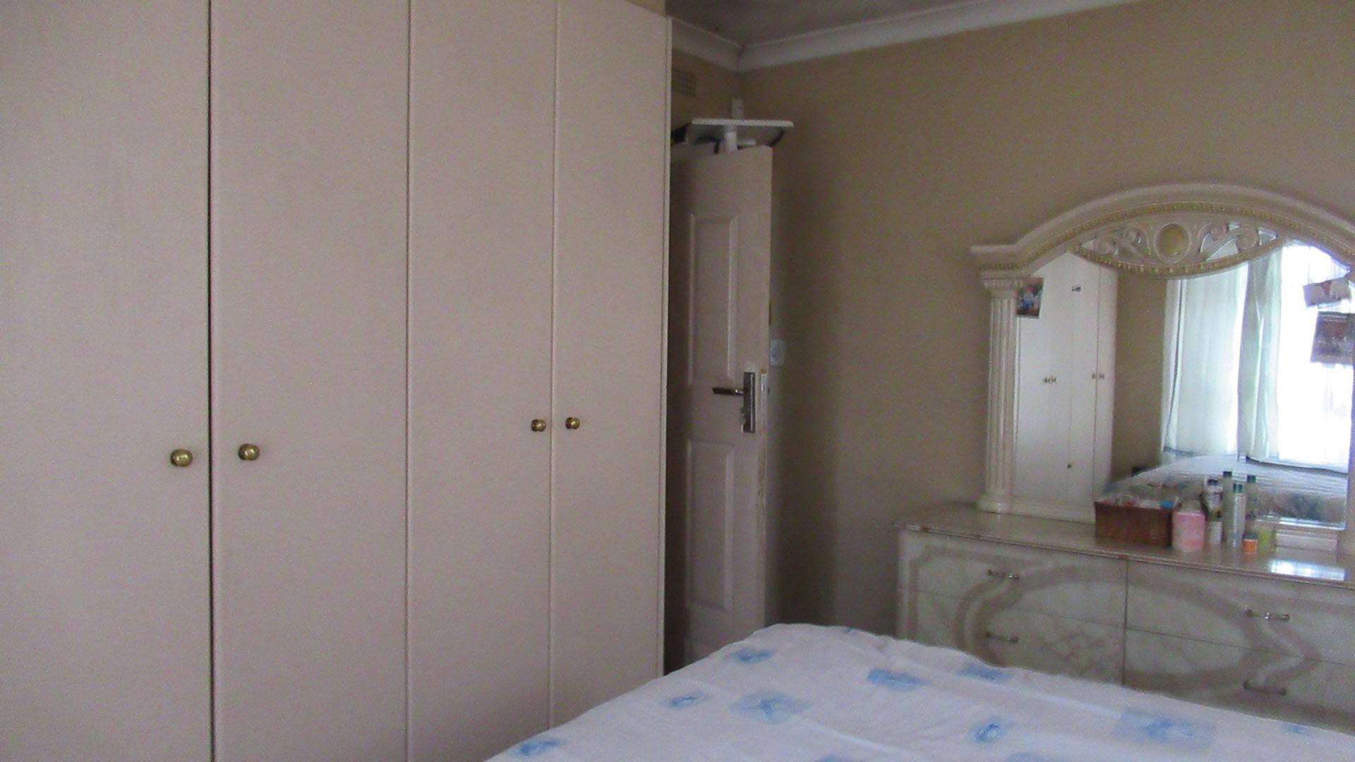 Bed Room 2 - 15 square meters of property in Kibler Park