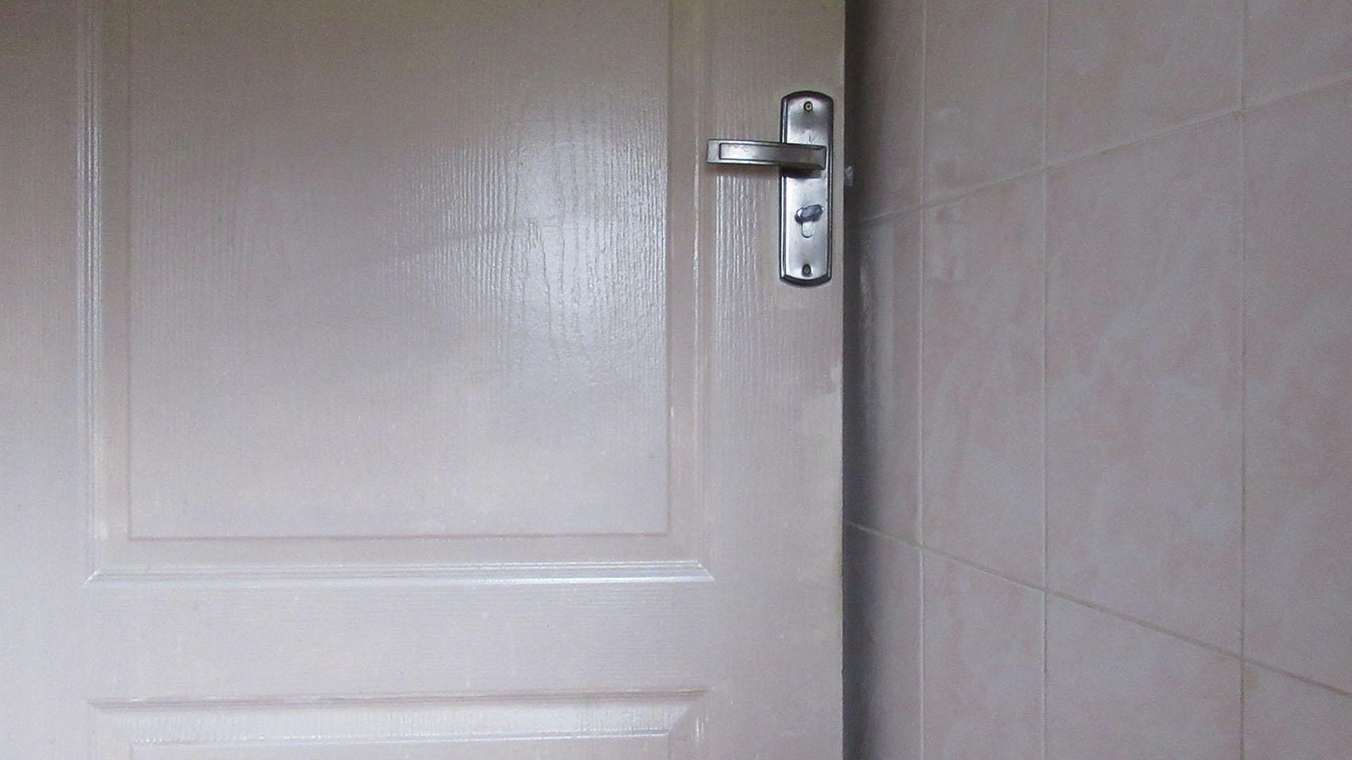 Bathroom 1 - 2 square meters of property in Kibler Park