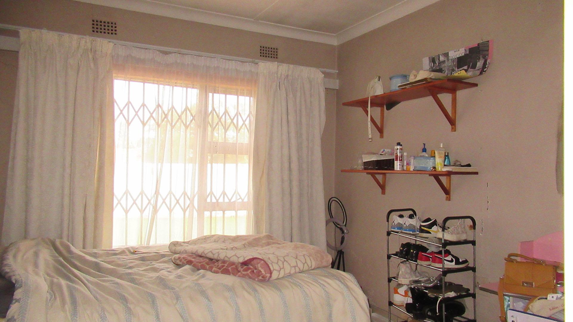 Bed Room 4 - 15 square meters of property in Kibler Park