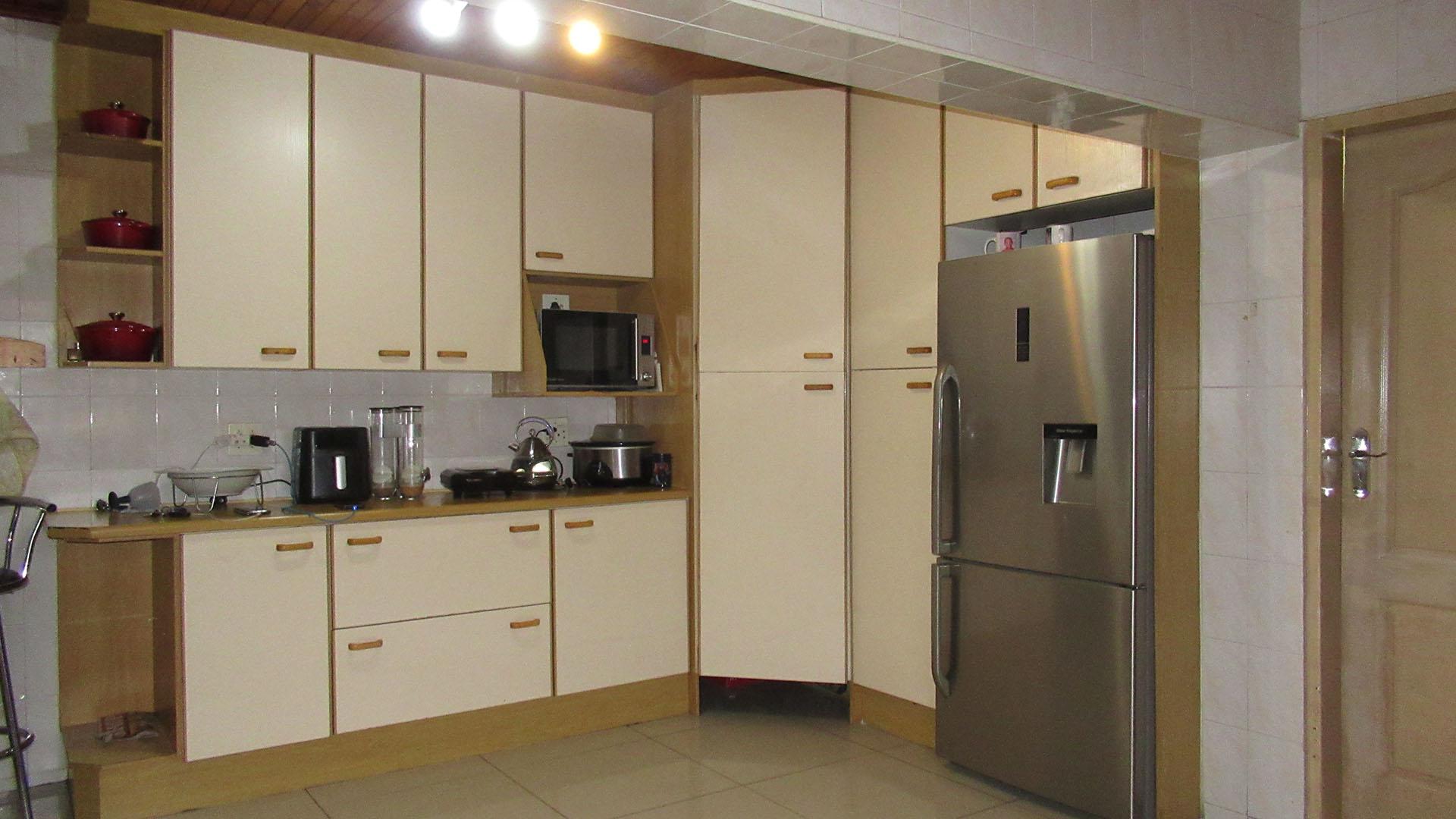 Kitchen - 20 square meters of property in Kibler Park