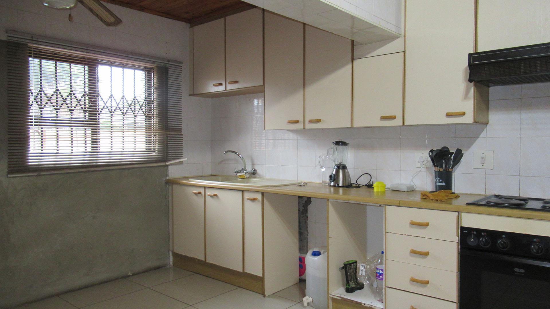Kitchen - 20 square meters of property in Kibler Park