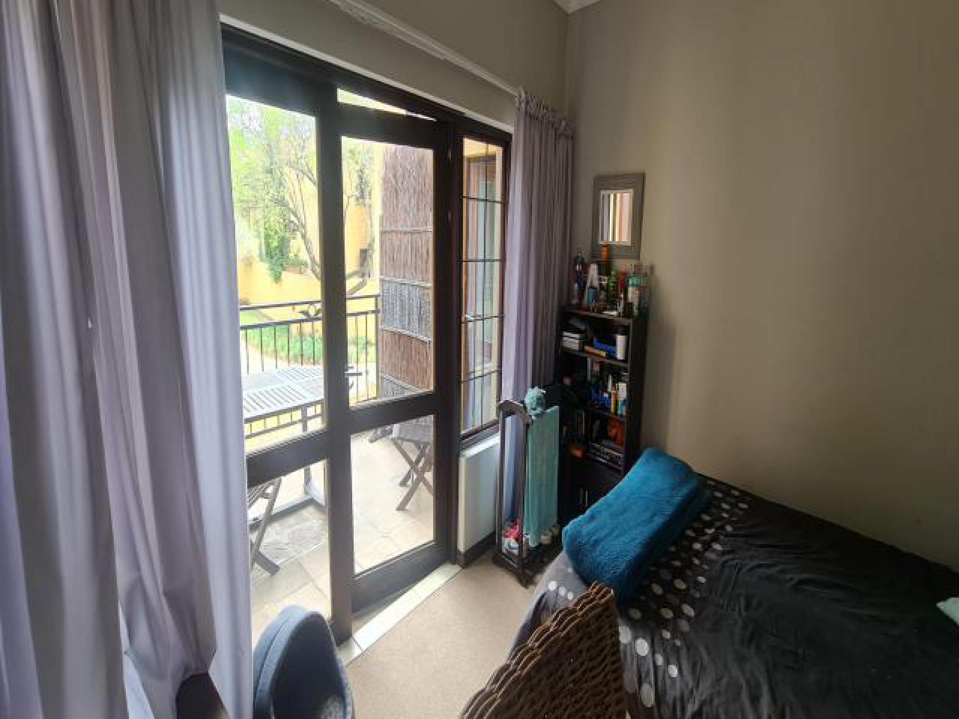 Bed Room 2 - 11 square meters of property in Maroeladal