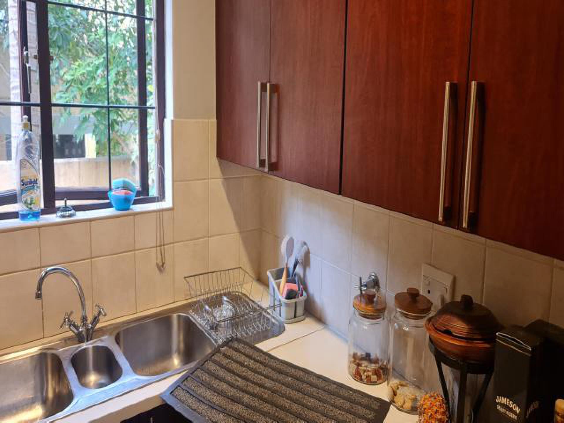 Scullery - 8 square meters of property in Maroeladal