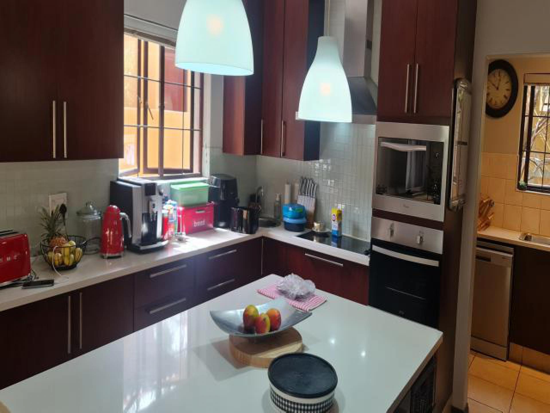 Kitchen - 20 square meters of property in Maroeladal