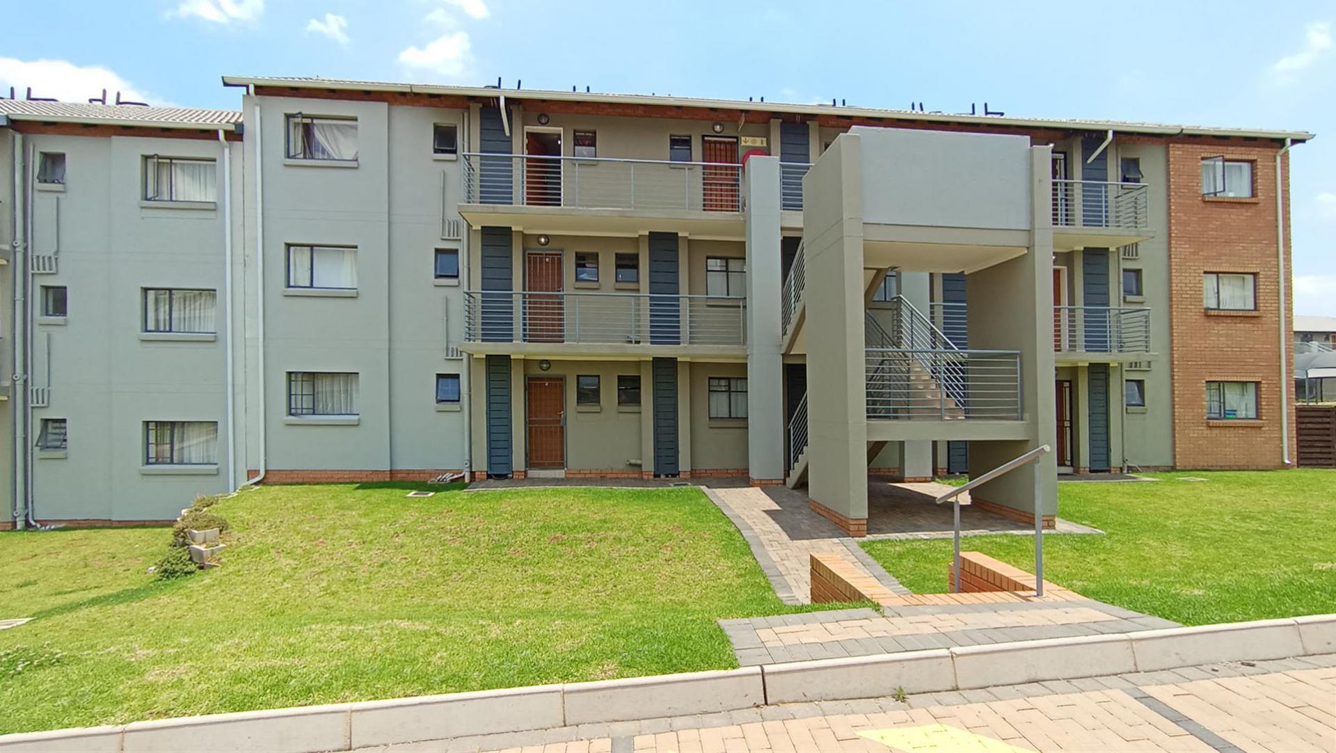 Front View of property in Esther Park