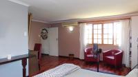 Main Bedroom - 28 square meters of property in Amanzimtoti 