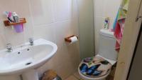 Main Bathroom - 3 square meters of property in Amanzimtoti 