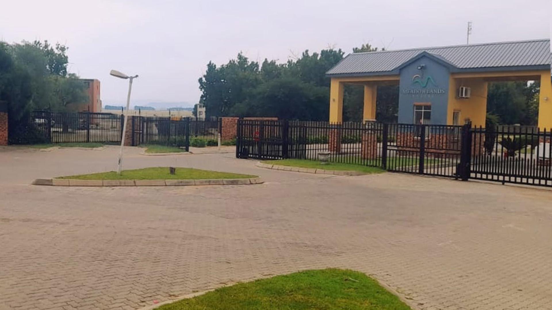 Front View of property in Madadeni