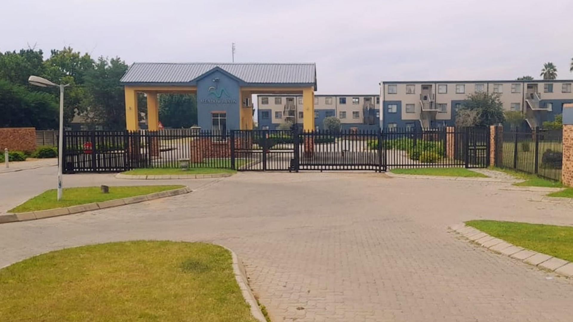Front View of property in Madadeni
