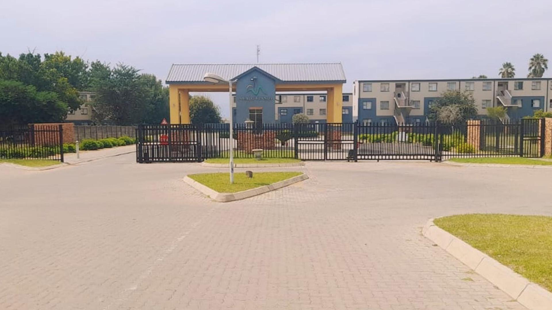 Front View of property in Madadeni