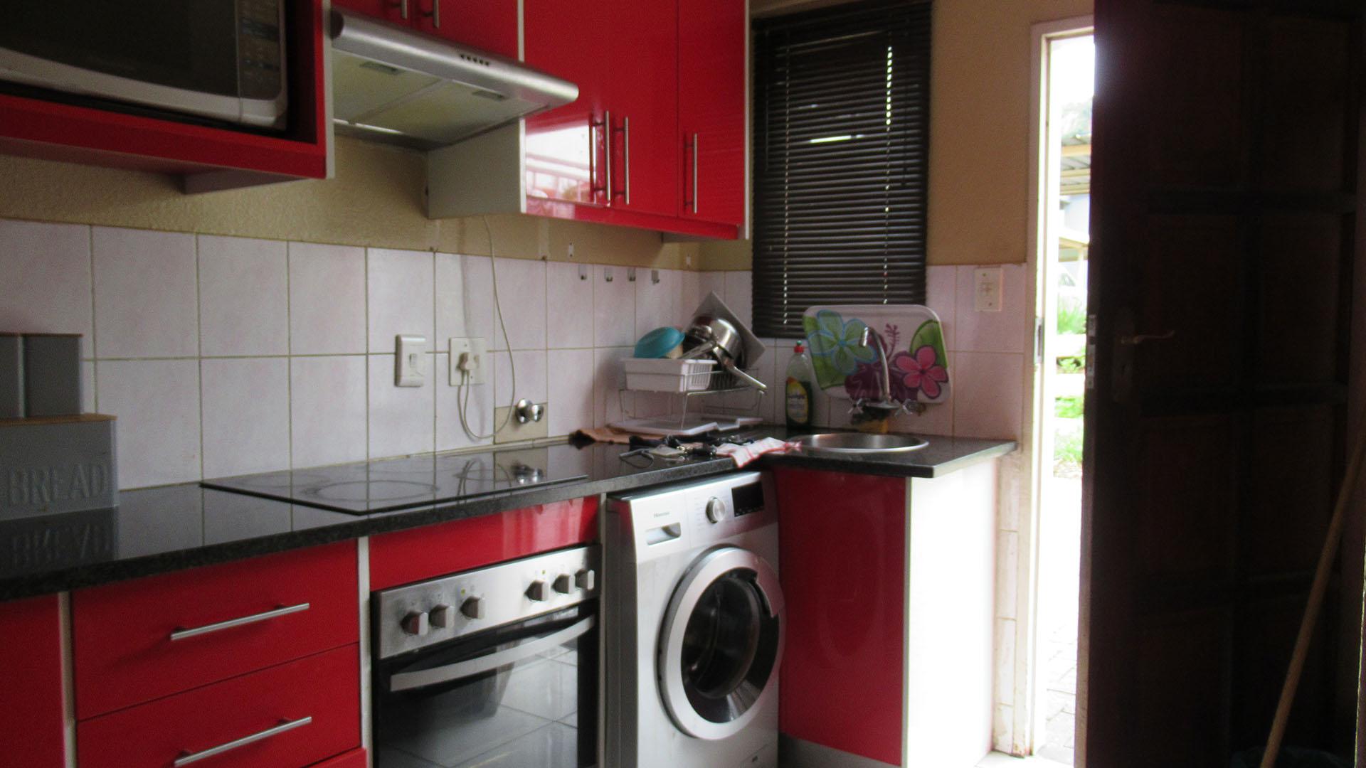 Kitchen - 7 square meters of property in Linmeyer