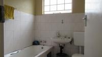 Bathroom 1 - 5 square meters of property in Linmeyer