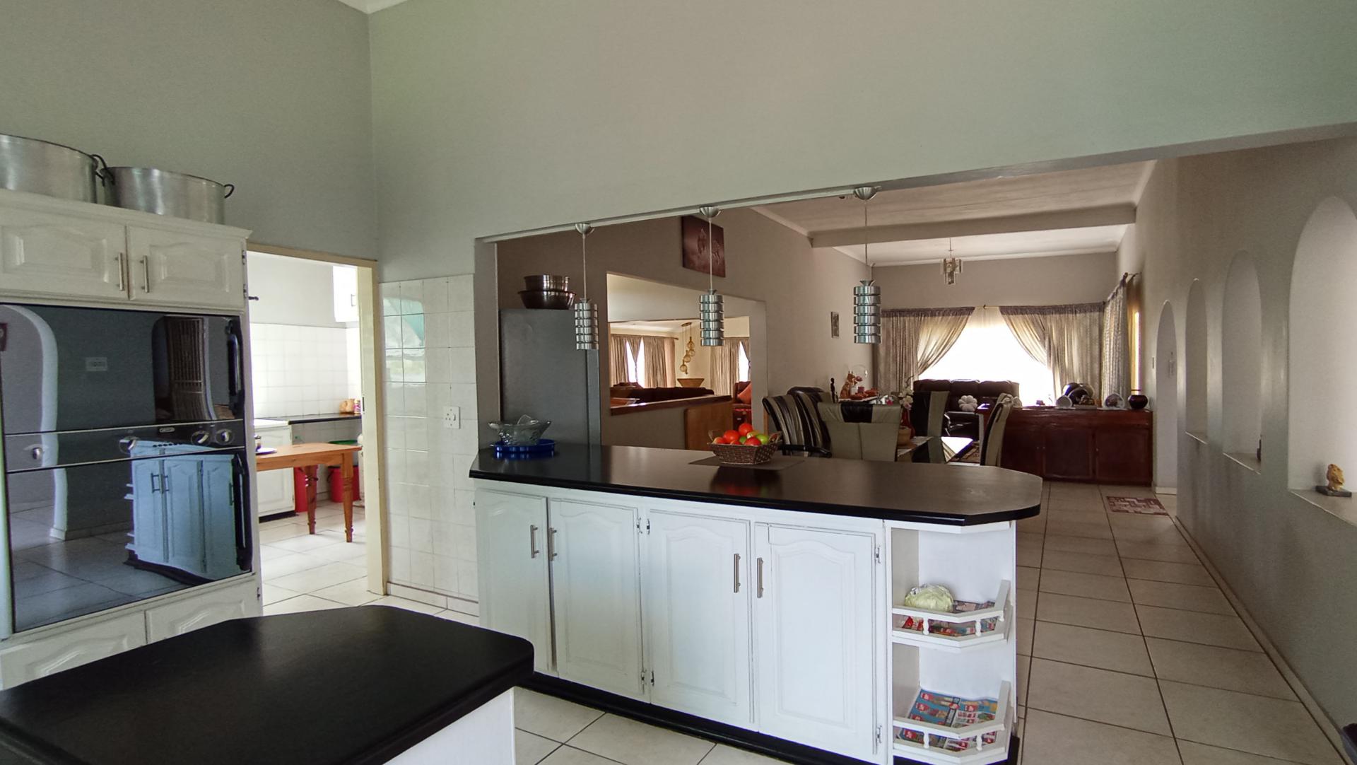 Kitchen - 24 square meters of property in Quellerina