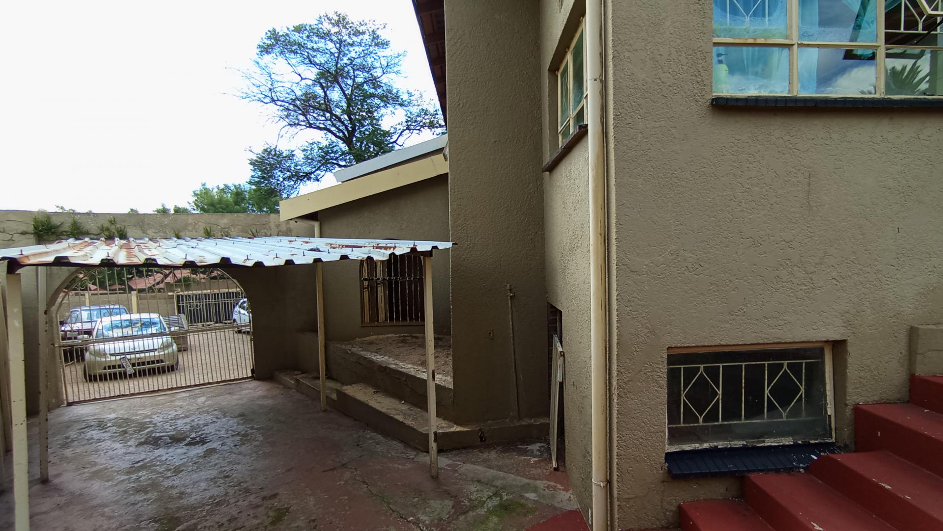 Backyard of property in Quellerina