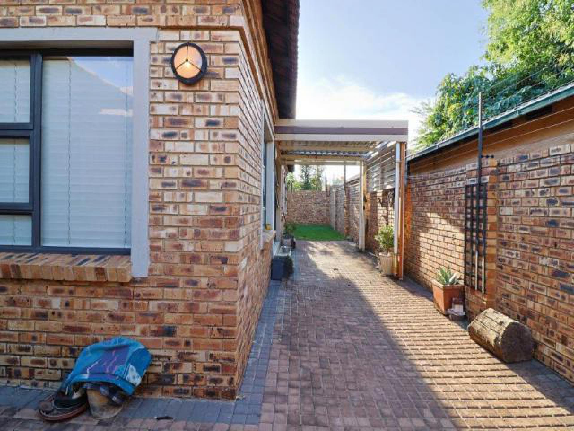 Front View of property in New Redruth