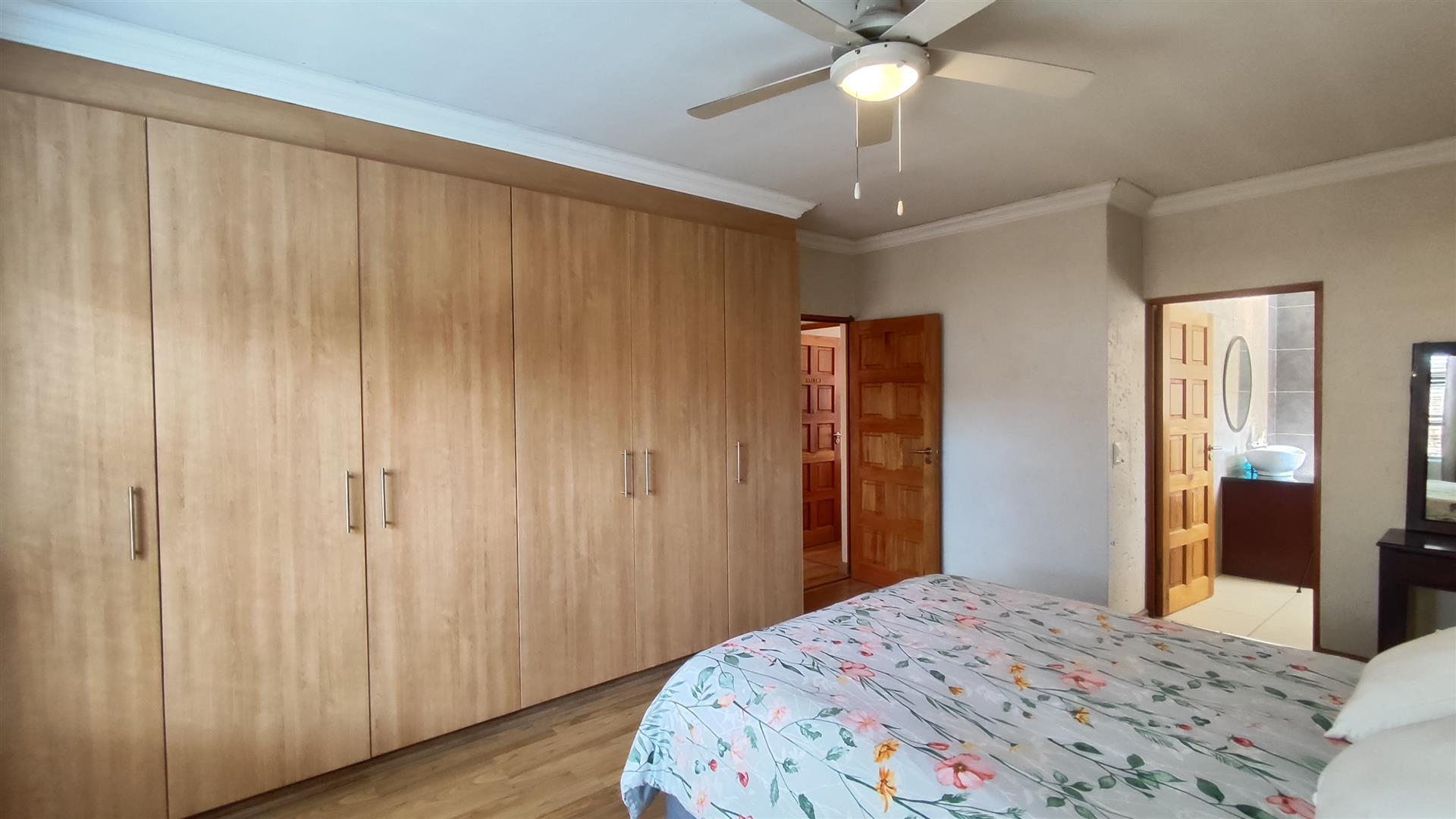 Main Bedroom - 22 square meters of property in New Redruth