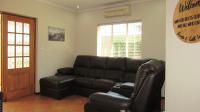 Lounges - 14 square meters of property in Bellairspark