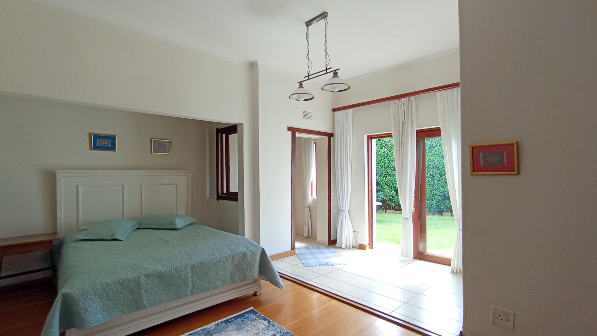 Bed Room 1 - 27 square meters of property in Greenside East