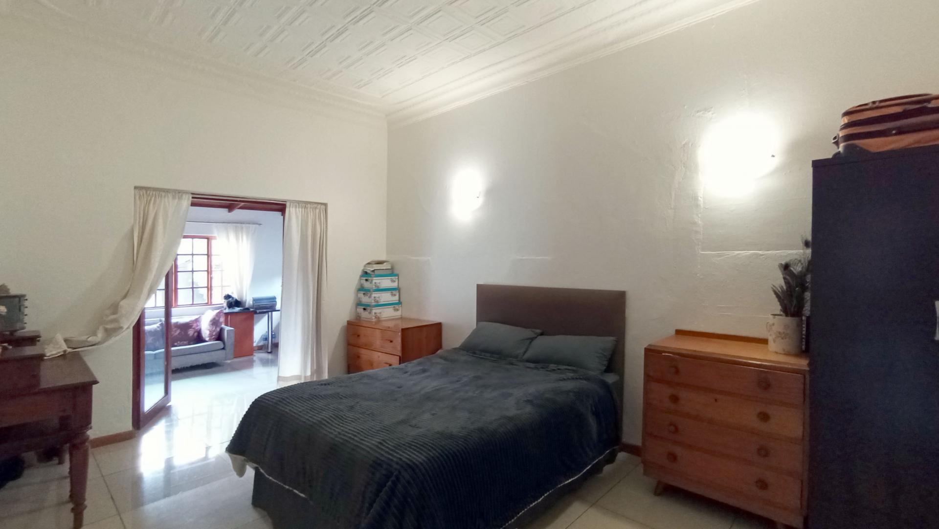 Bed Room 2 - 21 square meters of property in Greenside East