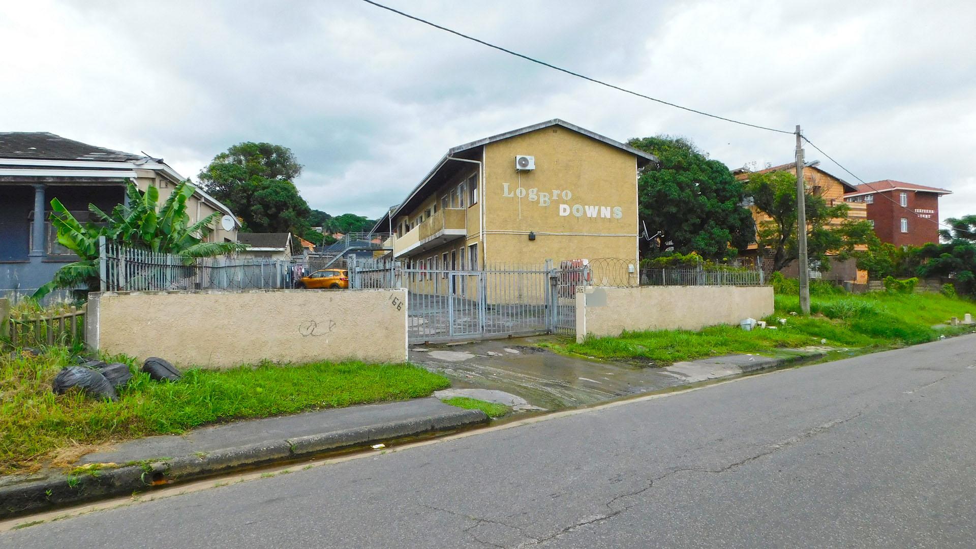 Front View of property in Montclair (Dbn)