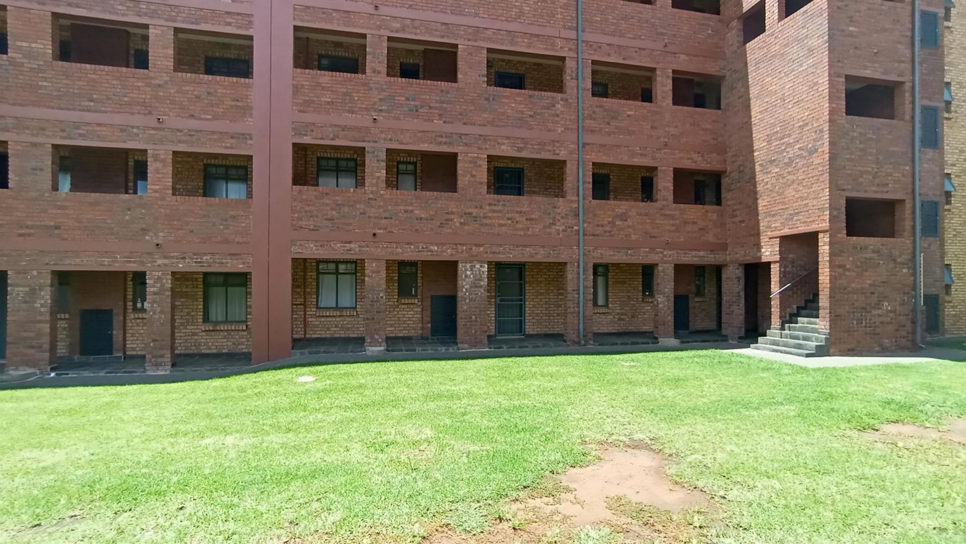 Front View of property in Montana Tuine