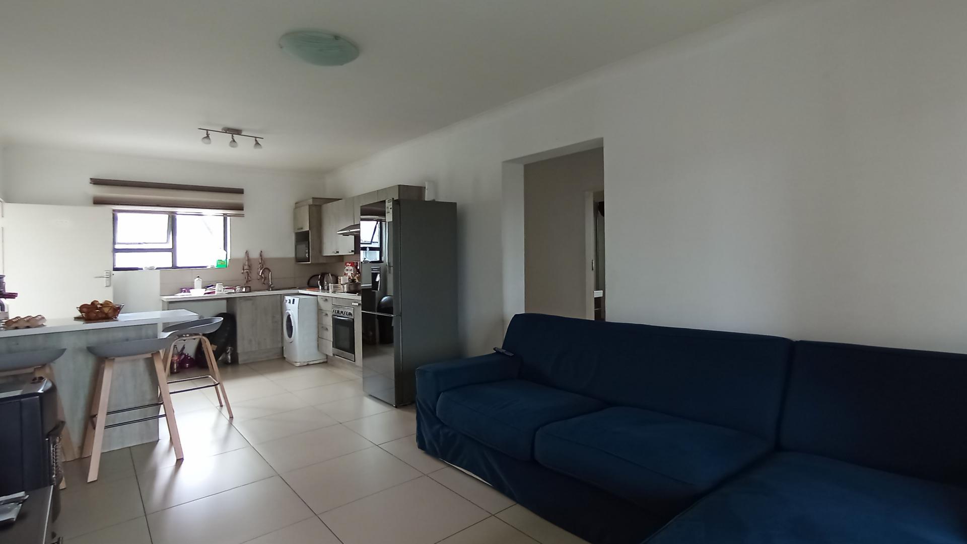 Lounges - 17 square meters of property in Erand Gardens