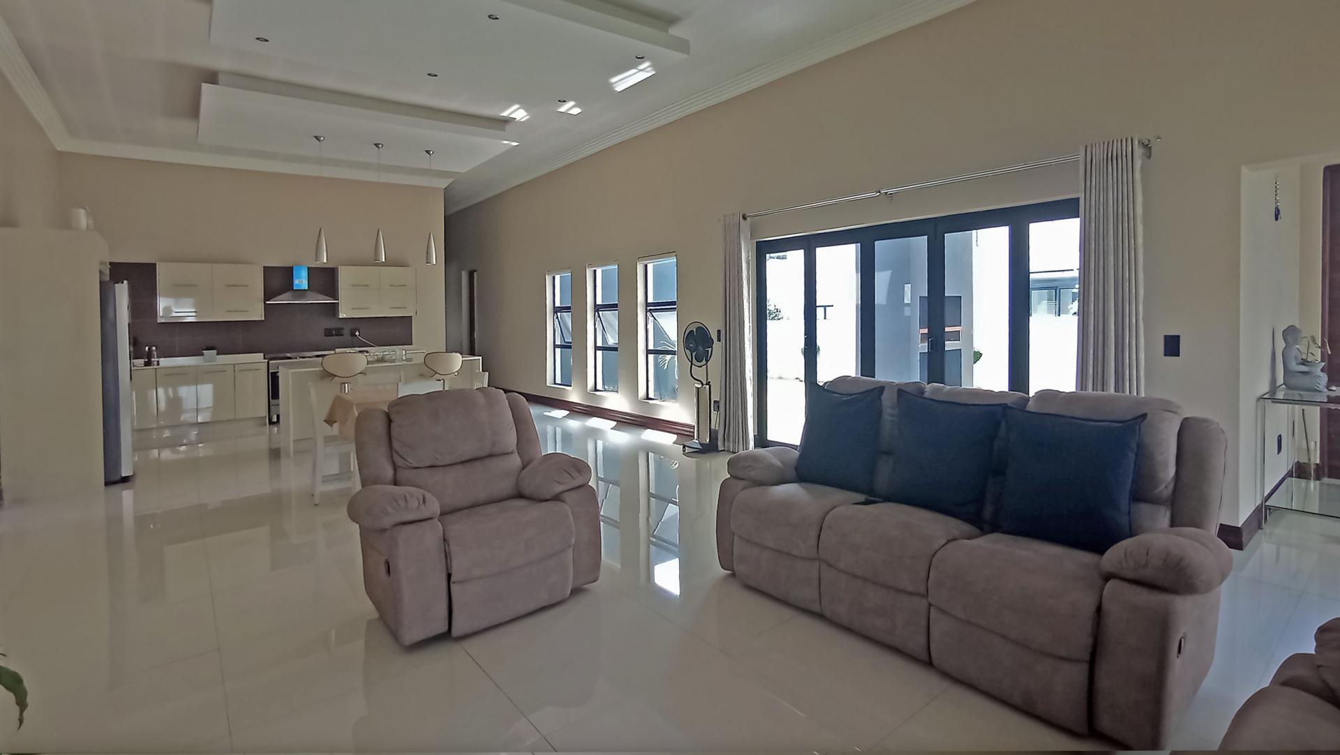 Lounges - 32 square meters of property in Copperleaf Golf and Country Estate