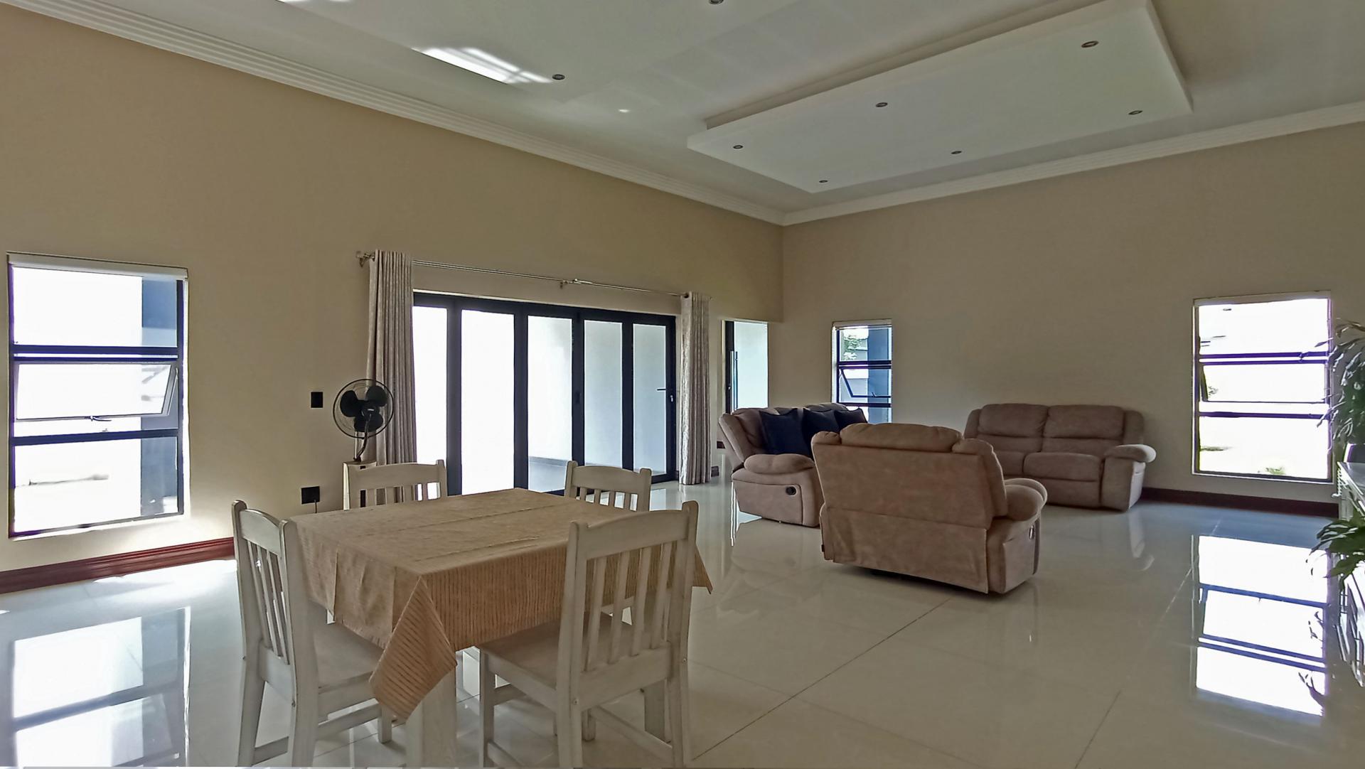Dining Room - 23 square meters of property in Copperleaf Golf and Country Estate