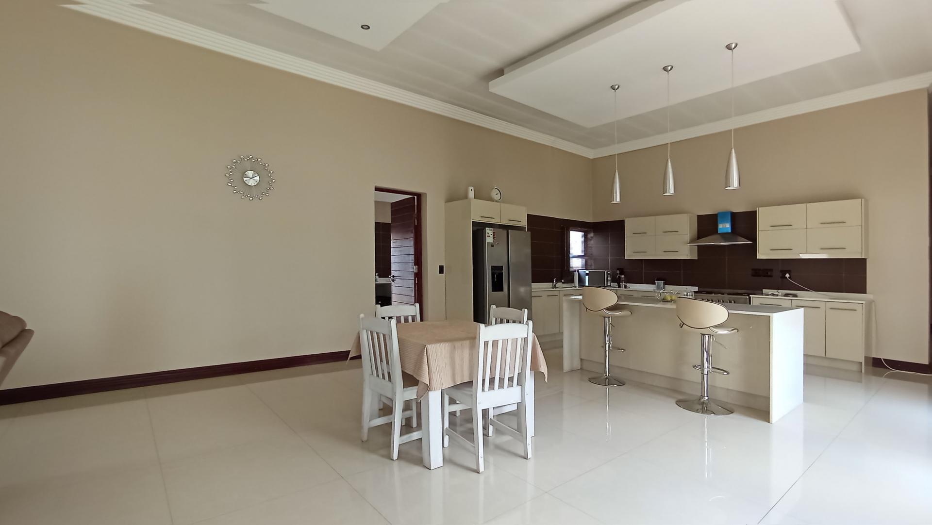 Dining Room - 23 square meters of property in Copperleaf Golf and Country Estate