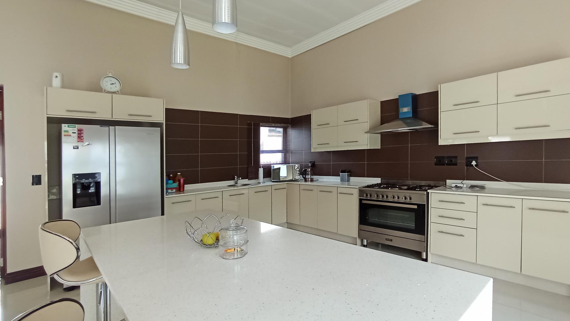 Kitchen - 25 square meters of property in Copperleaf Golf and Country Estate