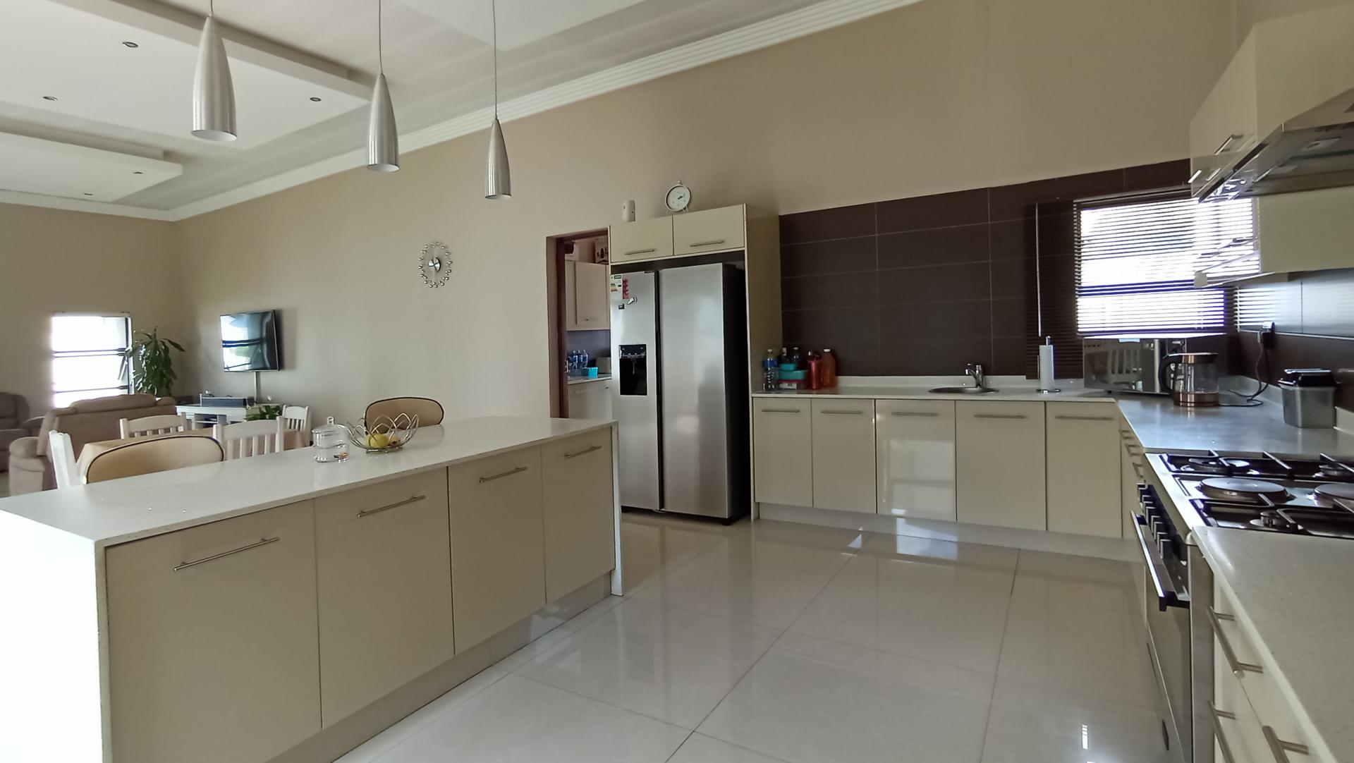 Kitchen - 25 square meters of property in Copperleaf Golf and Country Estate