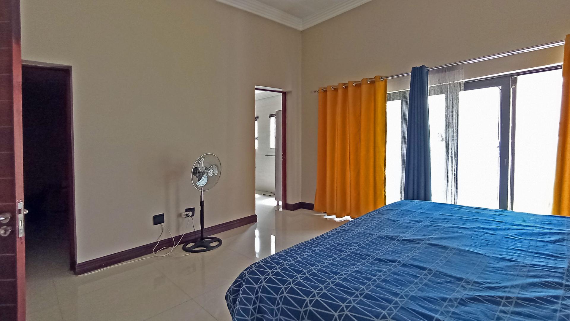 Main Bedroom - 20 square meters of property in Copperleaf Golf and Country Estate