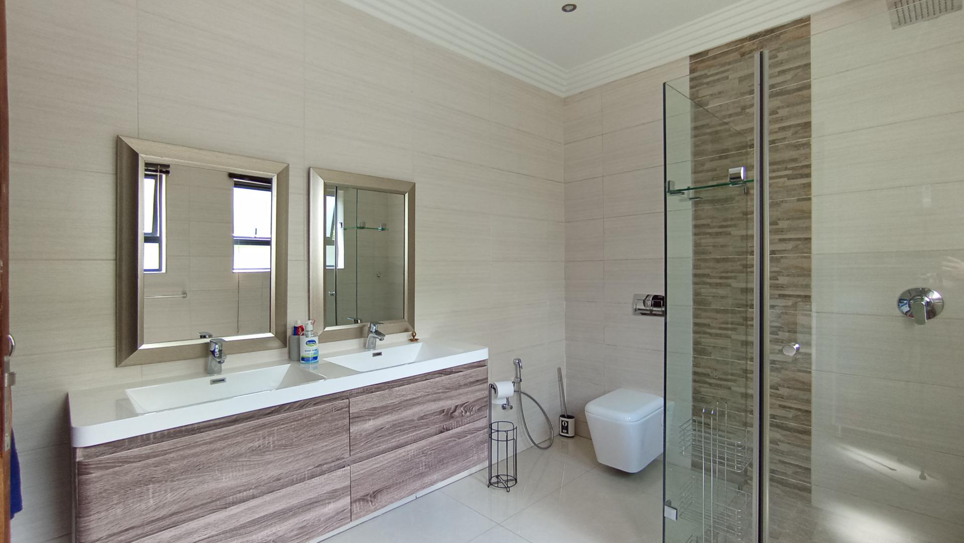 Main Bathroom - 14 square meters of property in Copperleaf Golf and Country Estate