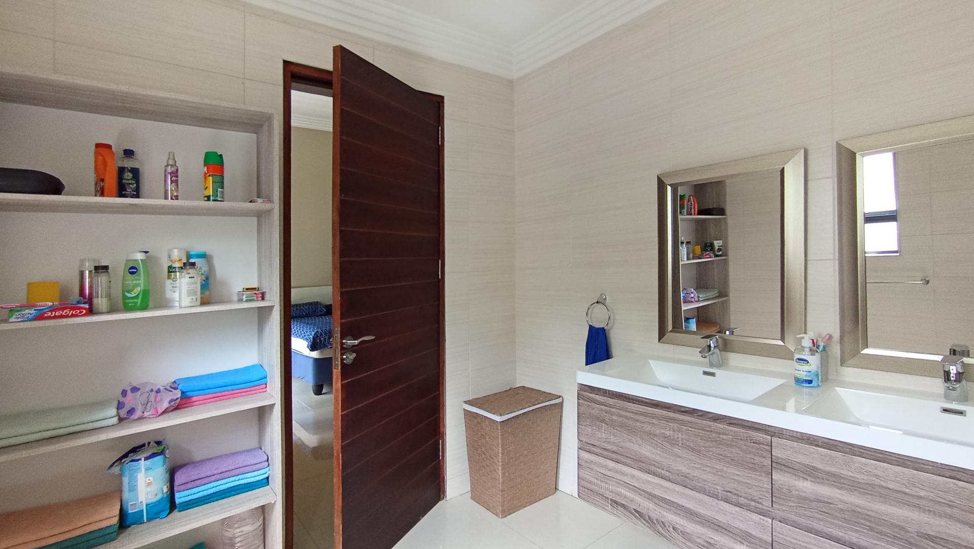 Main Bathroom - 14 square meters of property in Copperleaf Golf and Country Estate