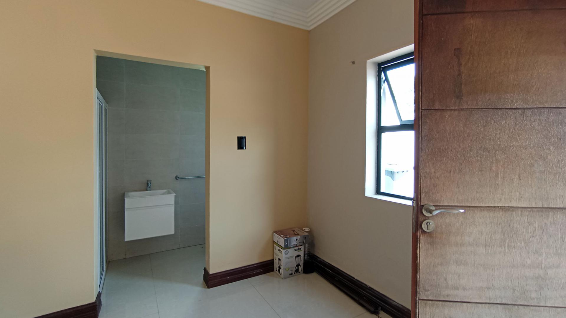 Staff Room - 11 square meters of property in Copperleaf Golf and Country Estate